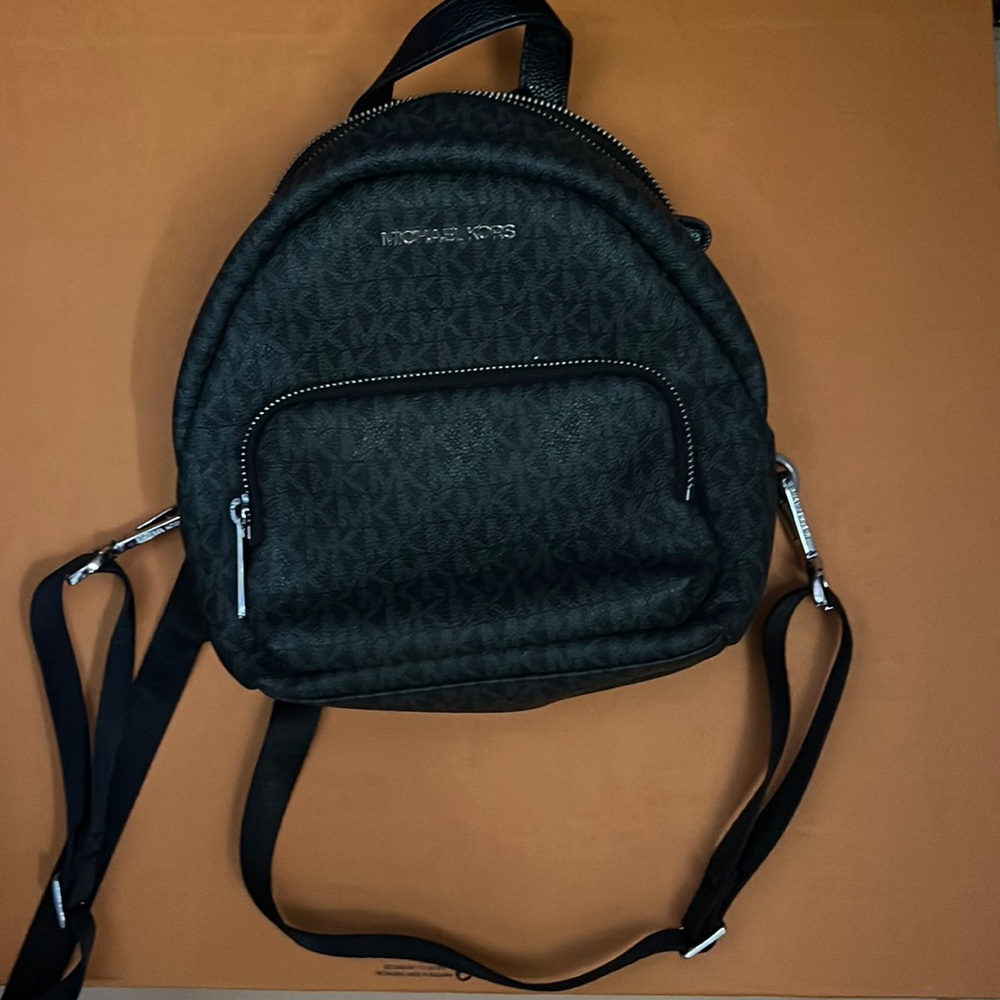 Micheal Kros mini back bag